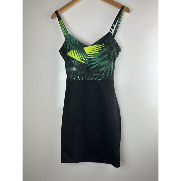 NWT Fabletics Malindi Criss Cross Cut Out Strappy Dress Green Black Leaves Small - Picture 13 of 14